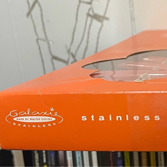 Groovy vintage flatware set - new in box - Picture 3 of 4